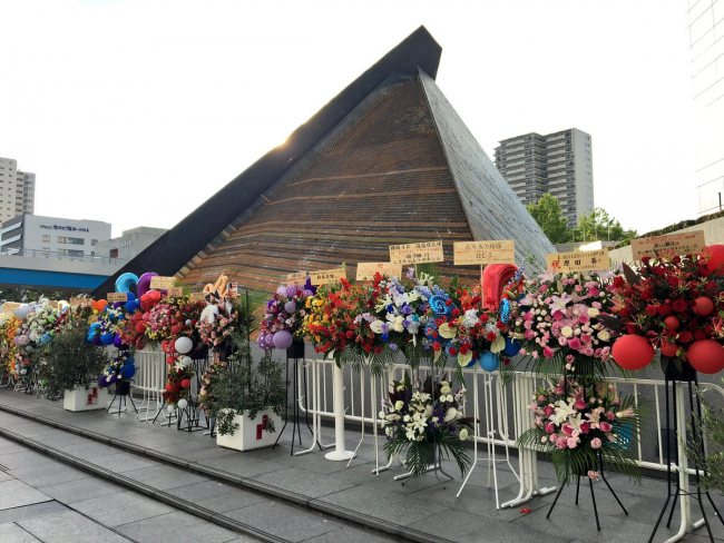 真っ白なものは汚したくなるツアー祝花